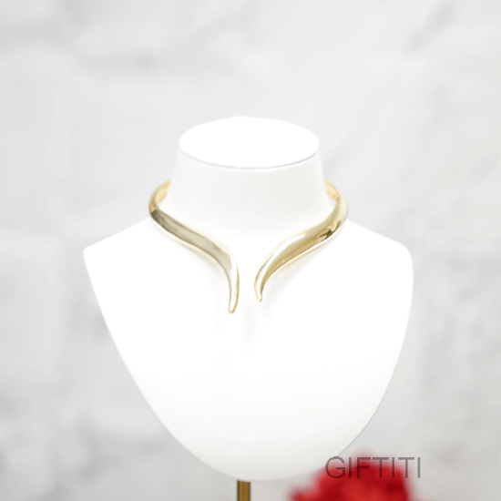 Picture of Gold Statement Design Necklace For Woman
