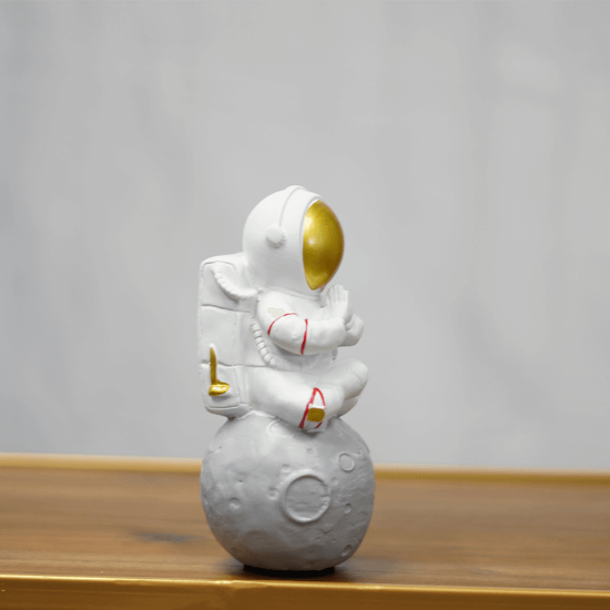 Picture of Astronaut Star Praying Figurine