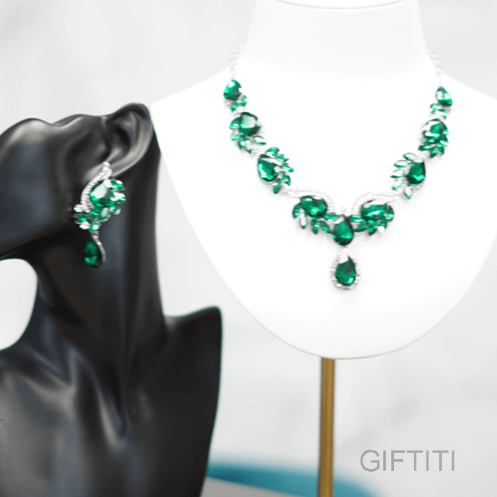 Picture of Green Stone Statement Necklaces