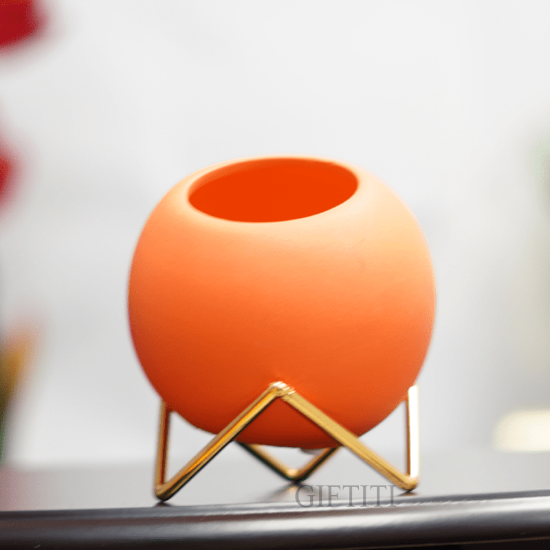 Picture of Elegant orange pot
